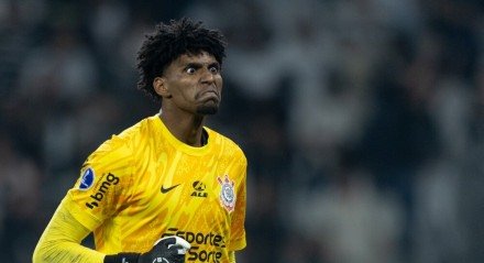 Corinthians e Flamengo se enfrentam pelo Brasileirão.