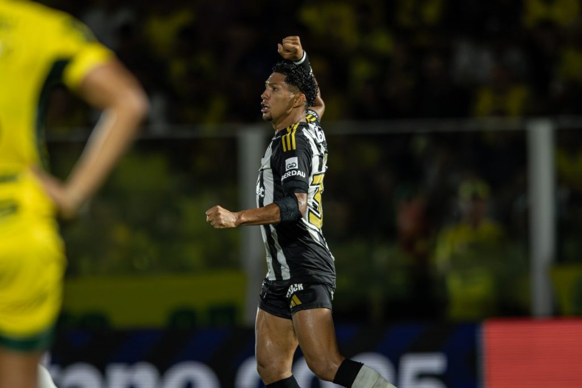 Atuações ENM: Hulk e Rony comandam reação, mas defesa falha no fim e Atlético-MG só empata; veja as notas