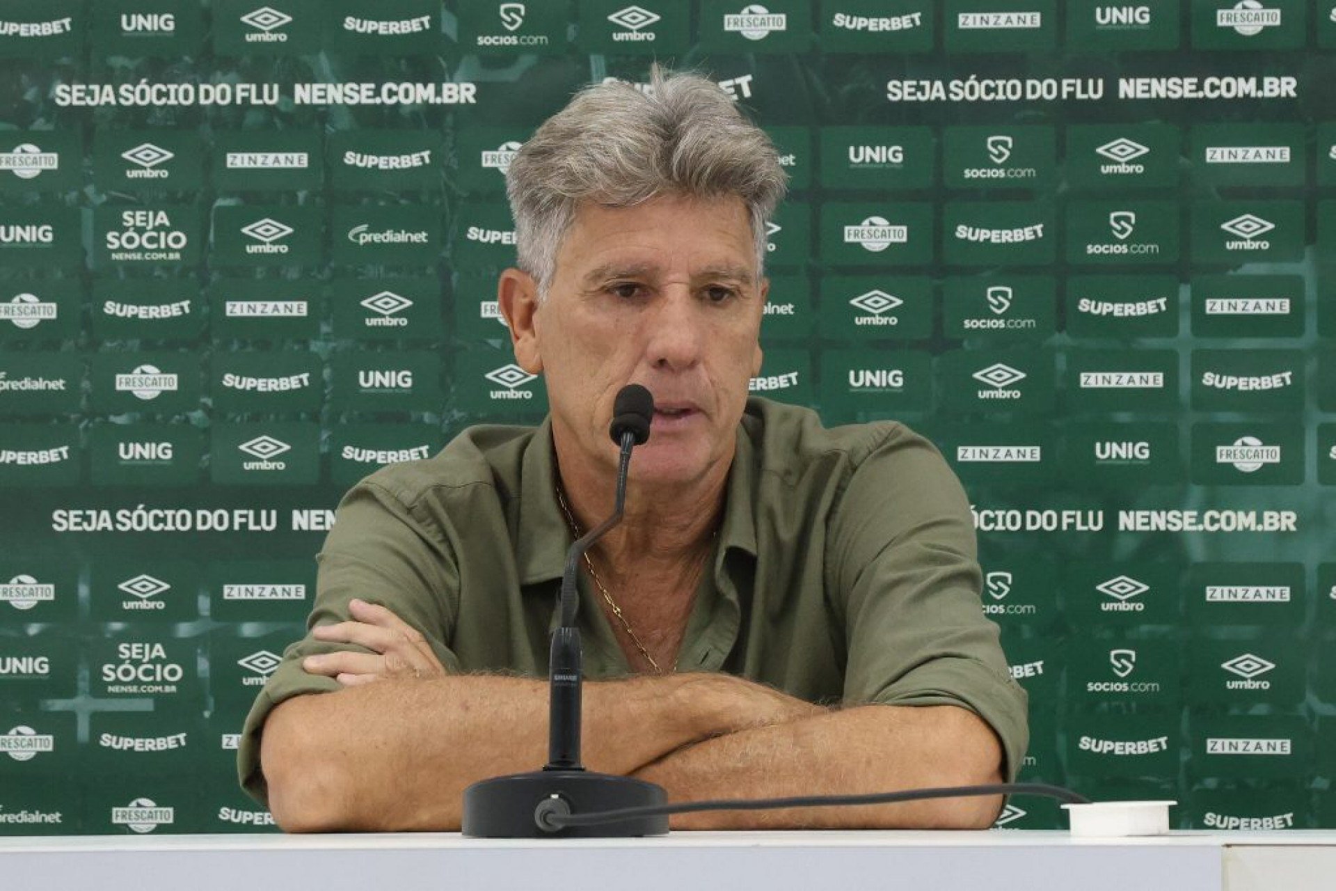 Após a partida, o técnico Renato Gaúcho concedeu entrevista coletiva e reconheceu que o rival foi superior ao longo do clássico