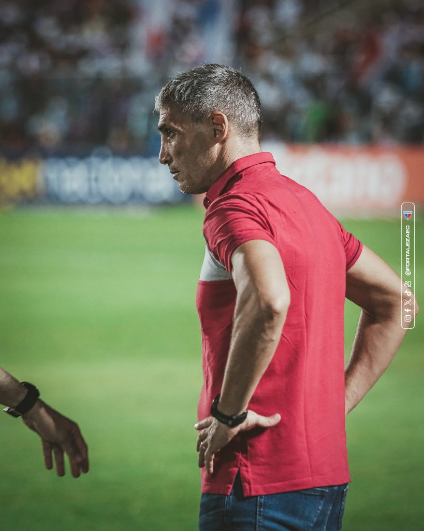 Técnico do Laion ficou na bronca com a arbitragem após empate polêmico e sem gols, na Ilha do Retiro, pela 6ª rodada do Brasileirão, neste sábado (26).