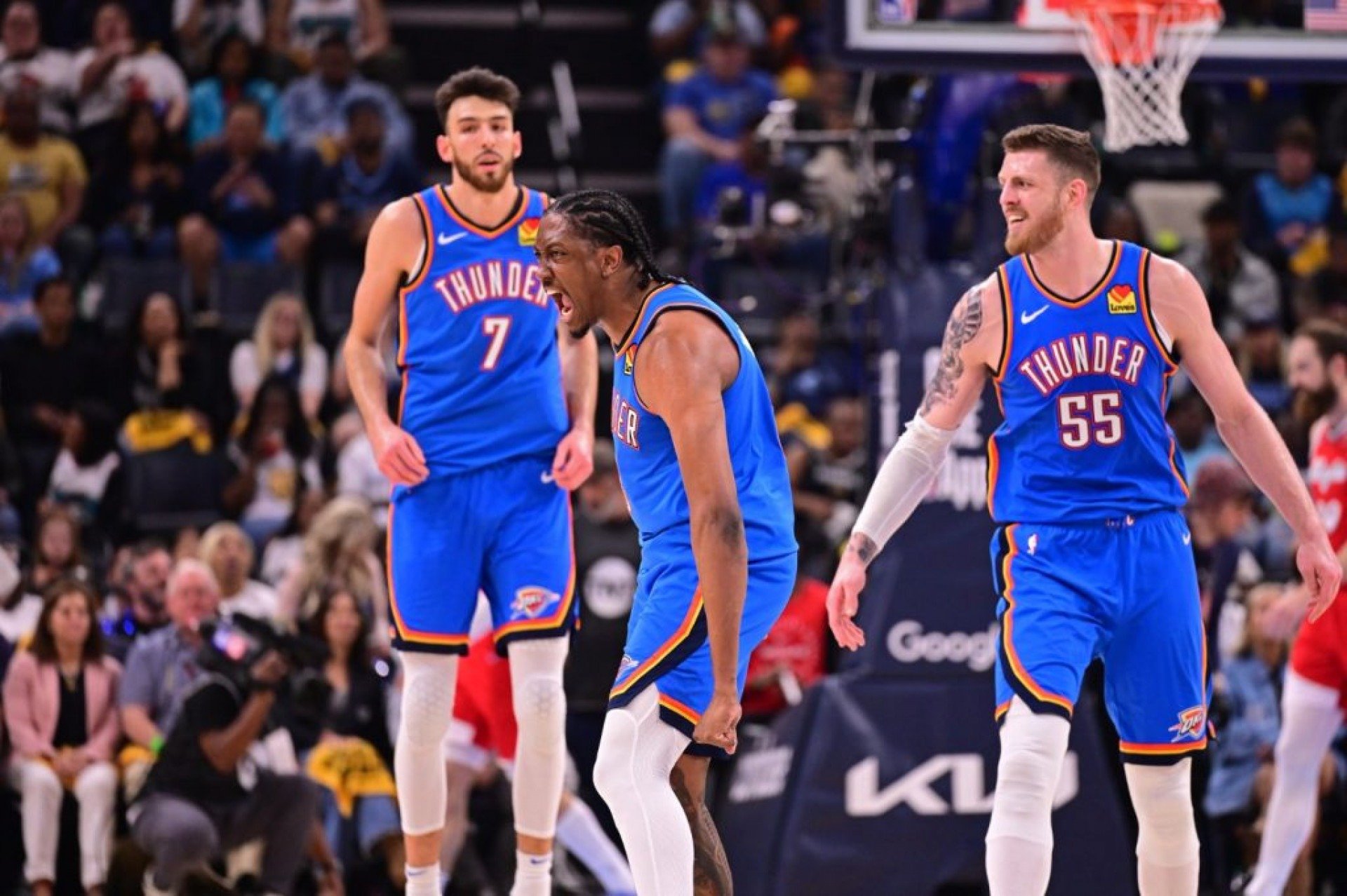 OKC Thunder aplica varrida nos Grizzlies e avança de fase nos playoffs.