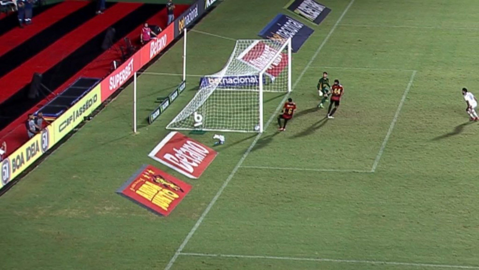 Lance de possível gol de Yago Pikachu aconteceu no fim do empate sem gols entre Sport e Fortaleza, na Ilha do Retiro, pela 6ª rodada do Brasileirão.