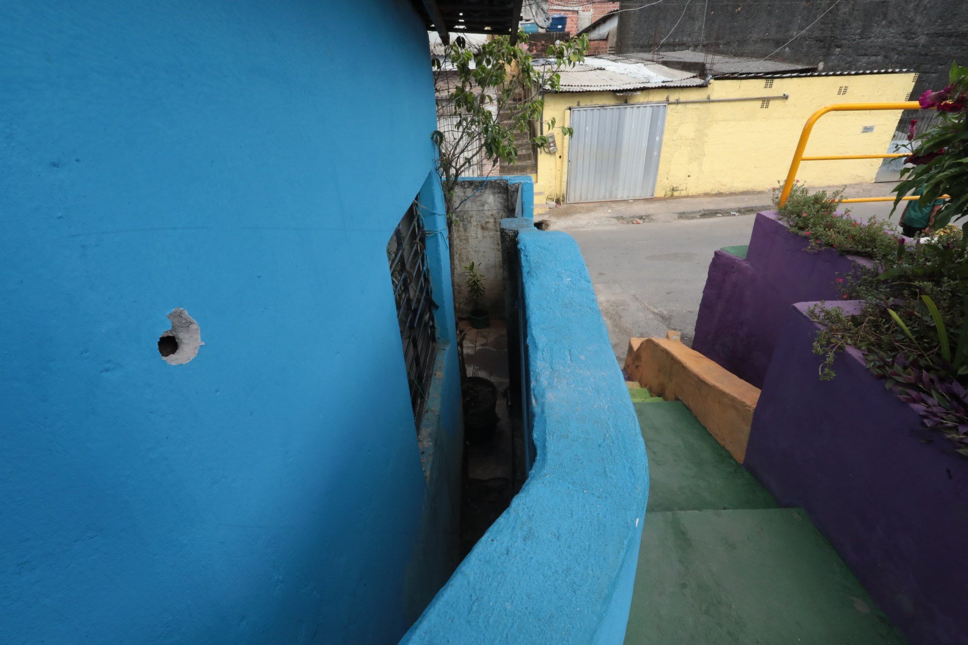 Dois homens são mortos a tiros no bairro de Dois Unidos, no Recife