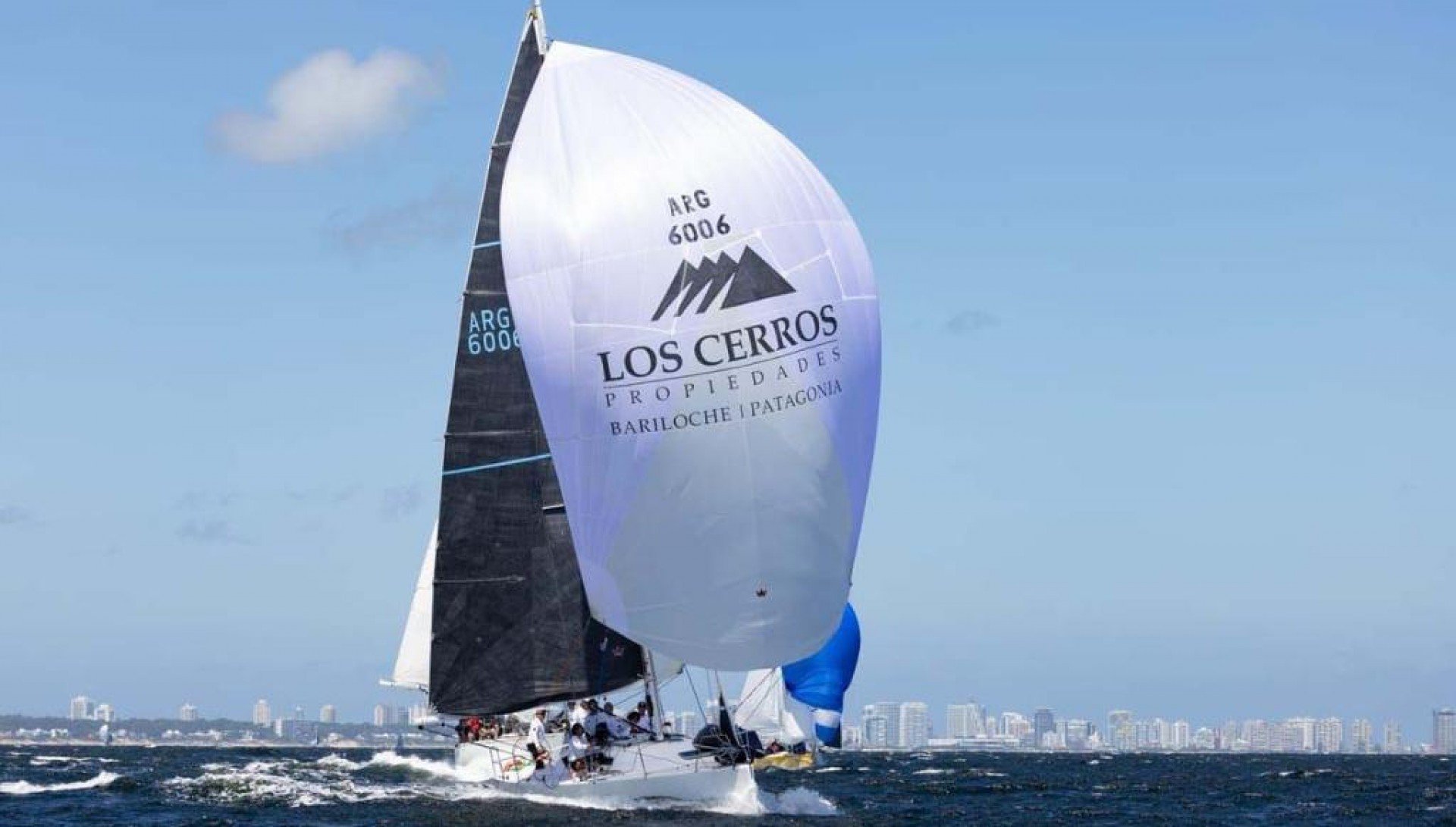 "Der Bekannte 2", veleiro argentino da classe ORC, representa o Puerto Petunia, em Bariloche.