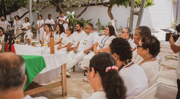 Imagem de pessoas reunidas para celebrar mês dos Pretos Velhos que será celebrado com ato no Marco Zero