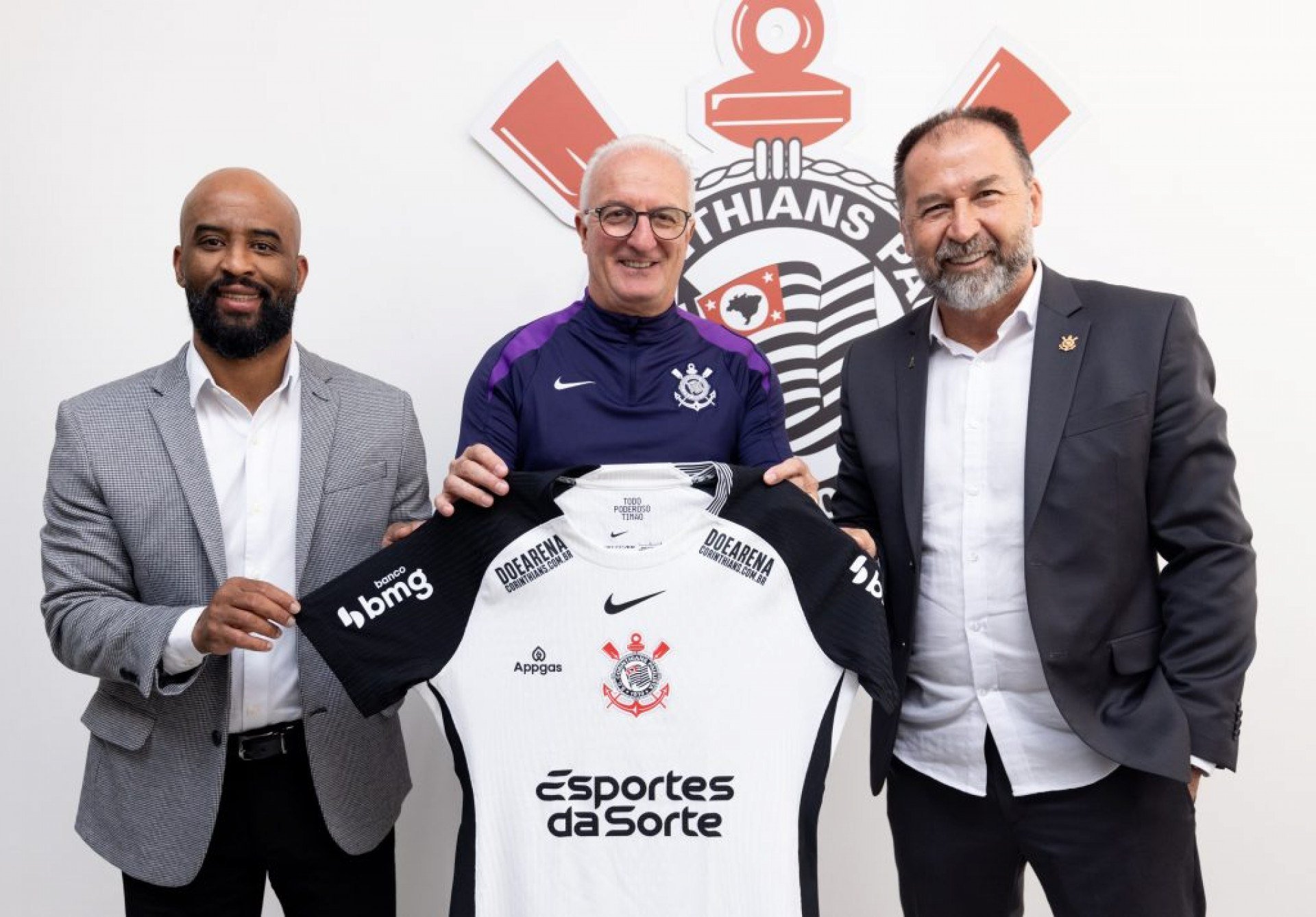 O Corinthians anunciou o comandante Dorival Júnior como novo treinador, após longa rodada de negociações para um novo nome assumir a função