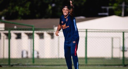 Pepa em treino do Sport no CT José de Andrade Médicis