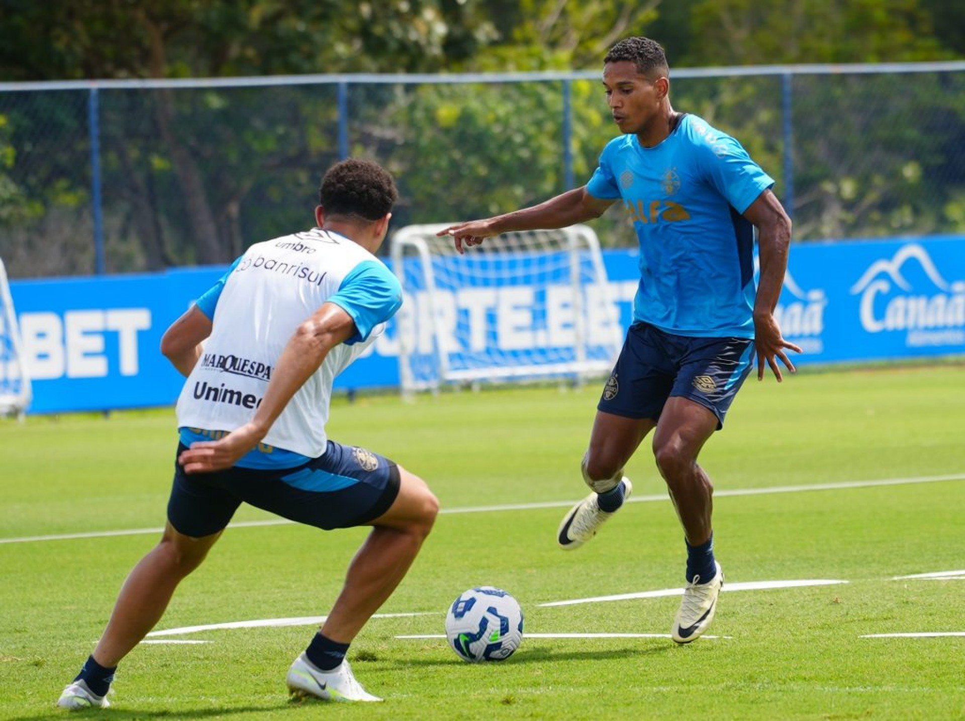Após empatar com o Vitória em 1 a 1 no Barradão pela sexta rodada do Campeonato Brasileiro, o Grêmio iniciou, nesta segunda-feira (28), a preparação no CT Evaristo de Macedo, localizado em Salvador, para o próximo confronto válido pela terceira fase Copa do Brasil. Em comunicado oficial, o clube gaúcho informou que os jogadores que [&amp;#8230;]