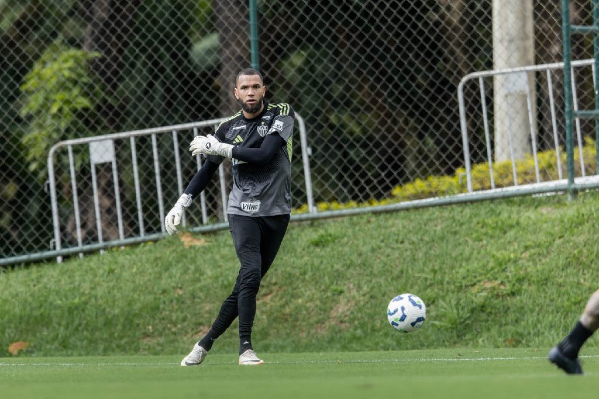 Galo viaja ao Paraná para enfrentar o Maringá em meio a desfalques e pressão por resultados