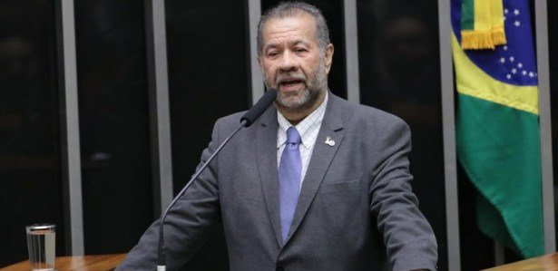 Ministro Carlos Lupi deu explicações a deputados federais na Câmara