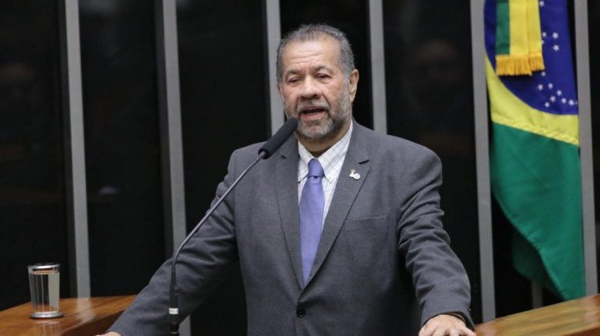 Ministro Carlos Lupi deu explicações a deputados federais na Câmara