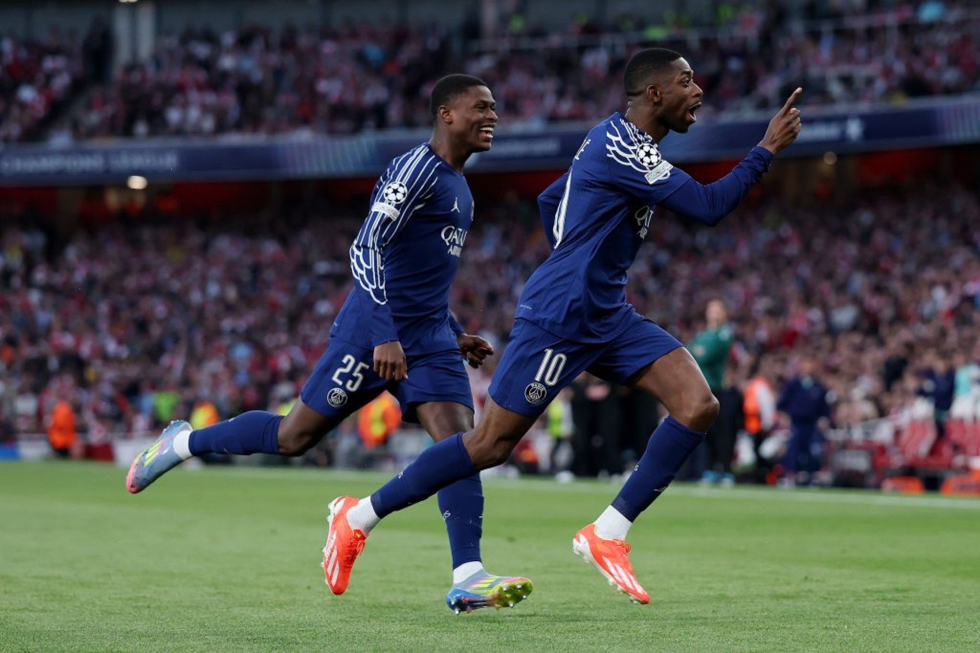 Dembélé marca e PSG vence Arsenal no jogo de ida da semifinal da Champions League