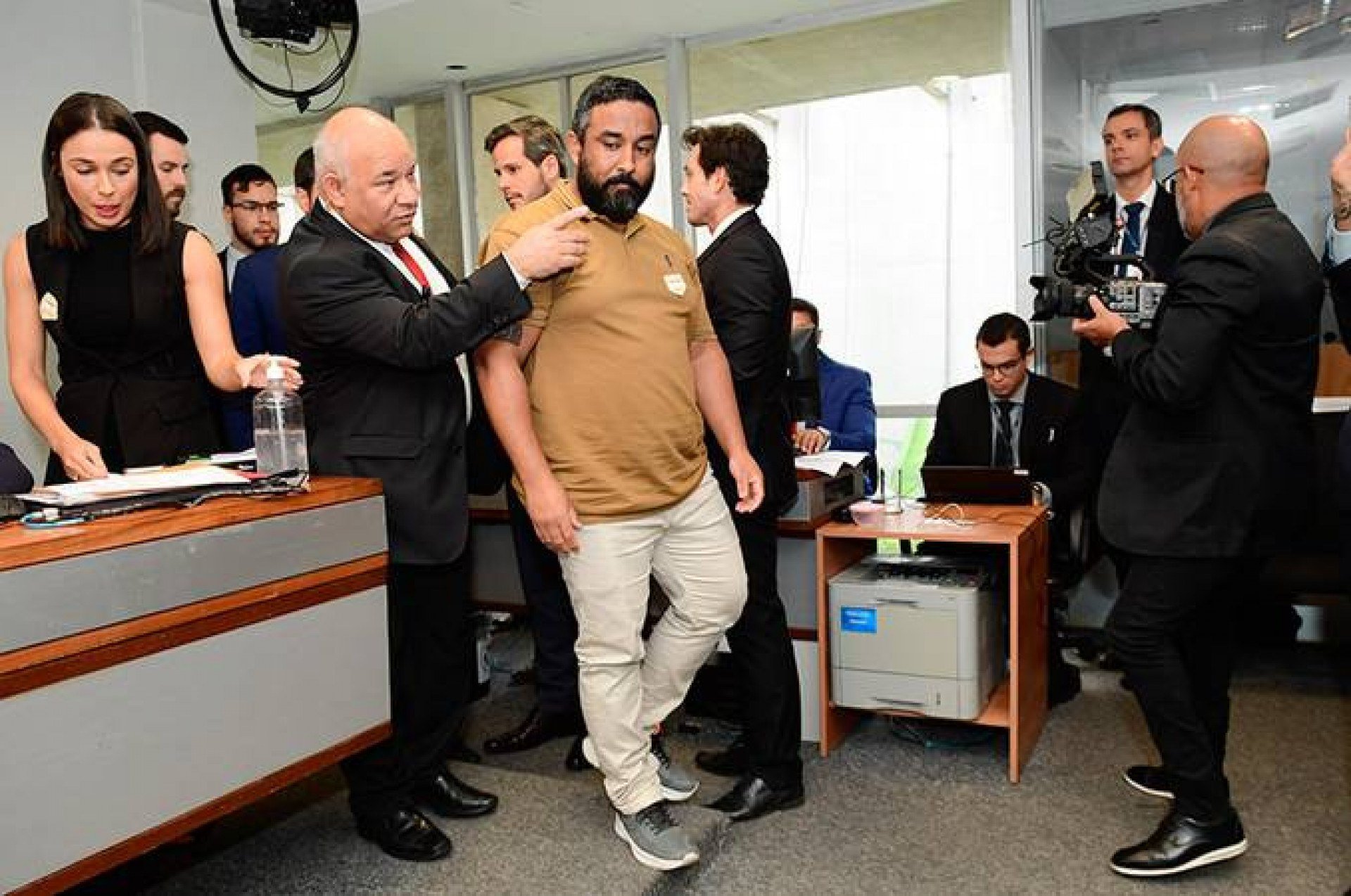 A prisão em flagrante ocorreu durante depoimento no Senado, ao negar conhecer sua sócia em empresa.