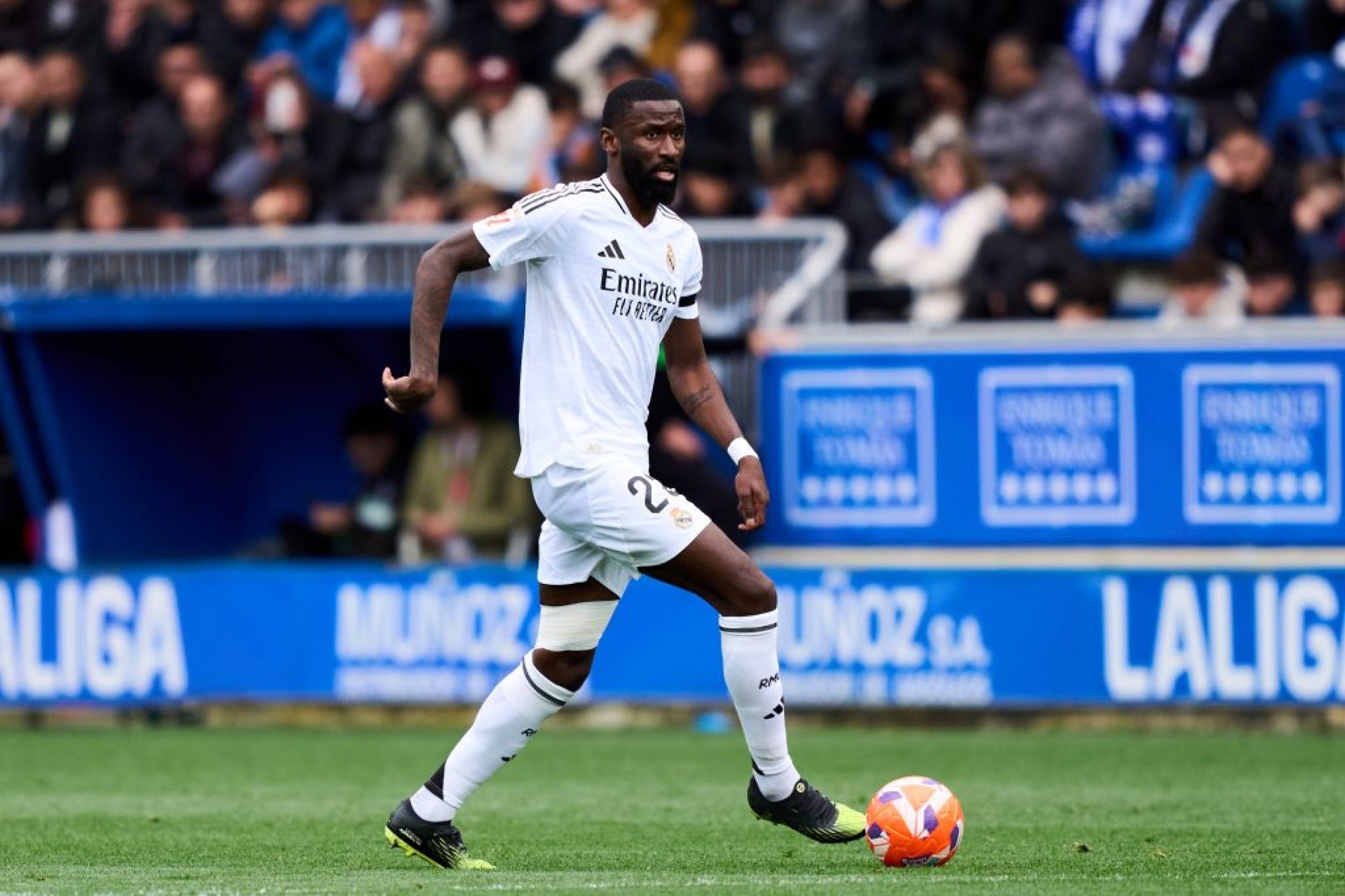 Rüdiger passa por cirurgia e está fora da temporada pelo Real Madrid