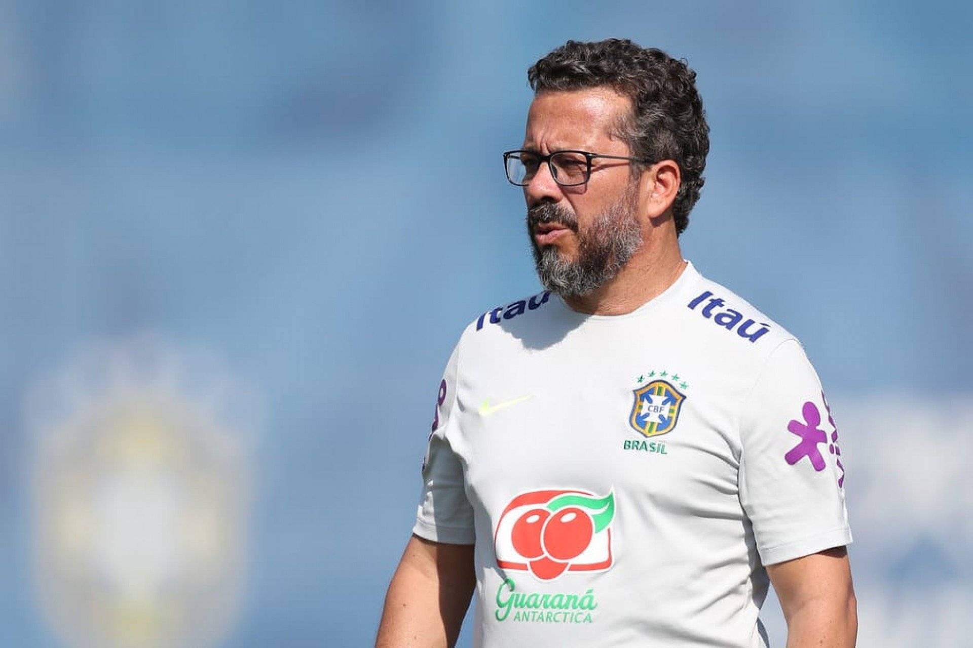 Cleber Xavier é contratado com a missão de afastar a má fase do Santos. 