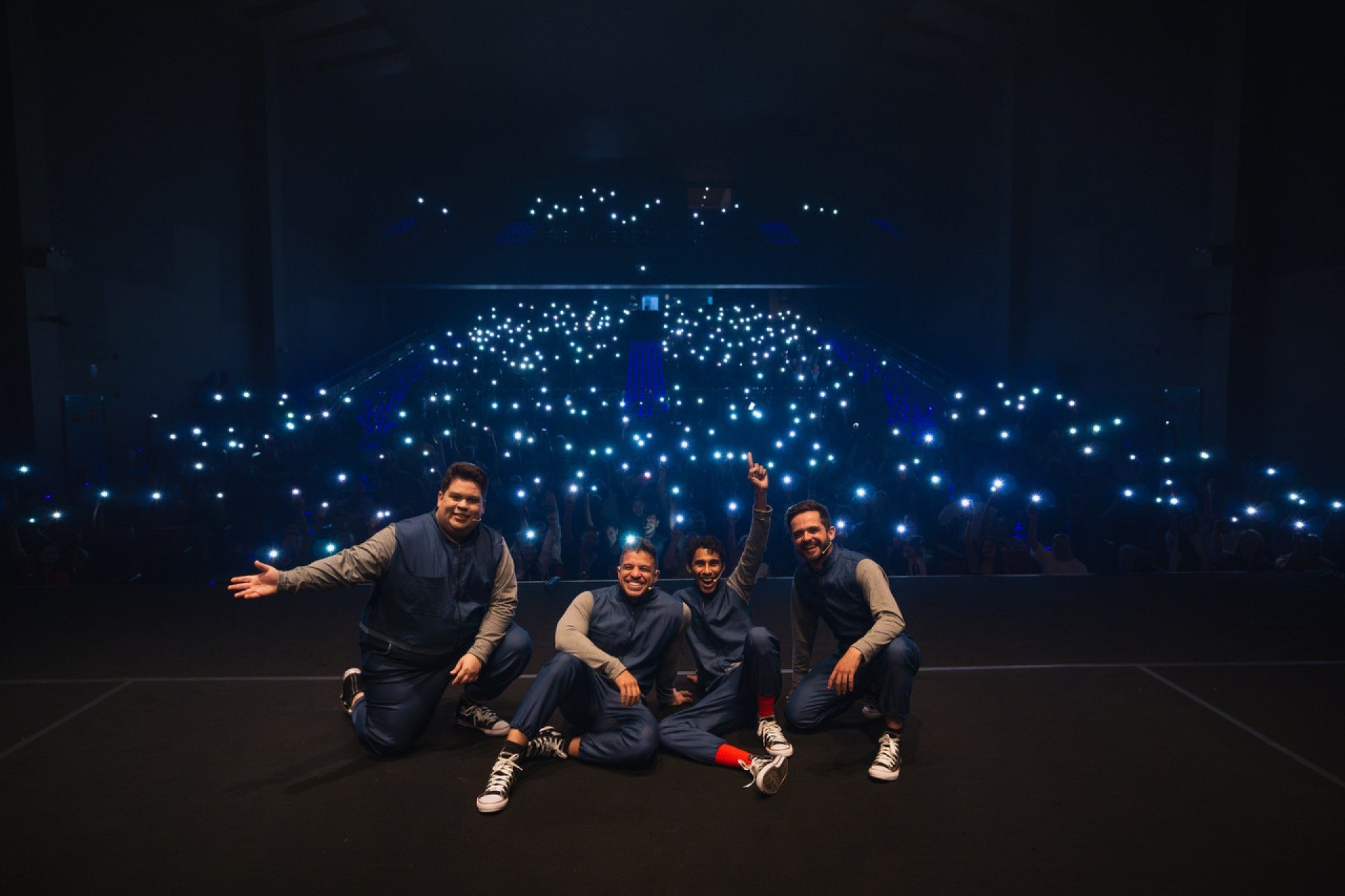 Imagem de atores da Comediano na apresentação 