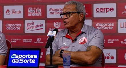 Hélio dos Anjos em entrevista coletiva pelo Náutico