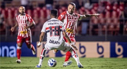 Lance do jogo entre São Paulo x Náutico na partida de ida pela 3ª fase da Copa do Brasil