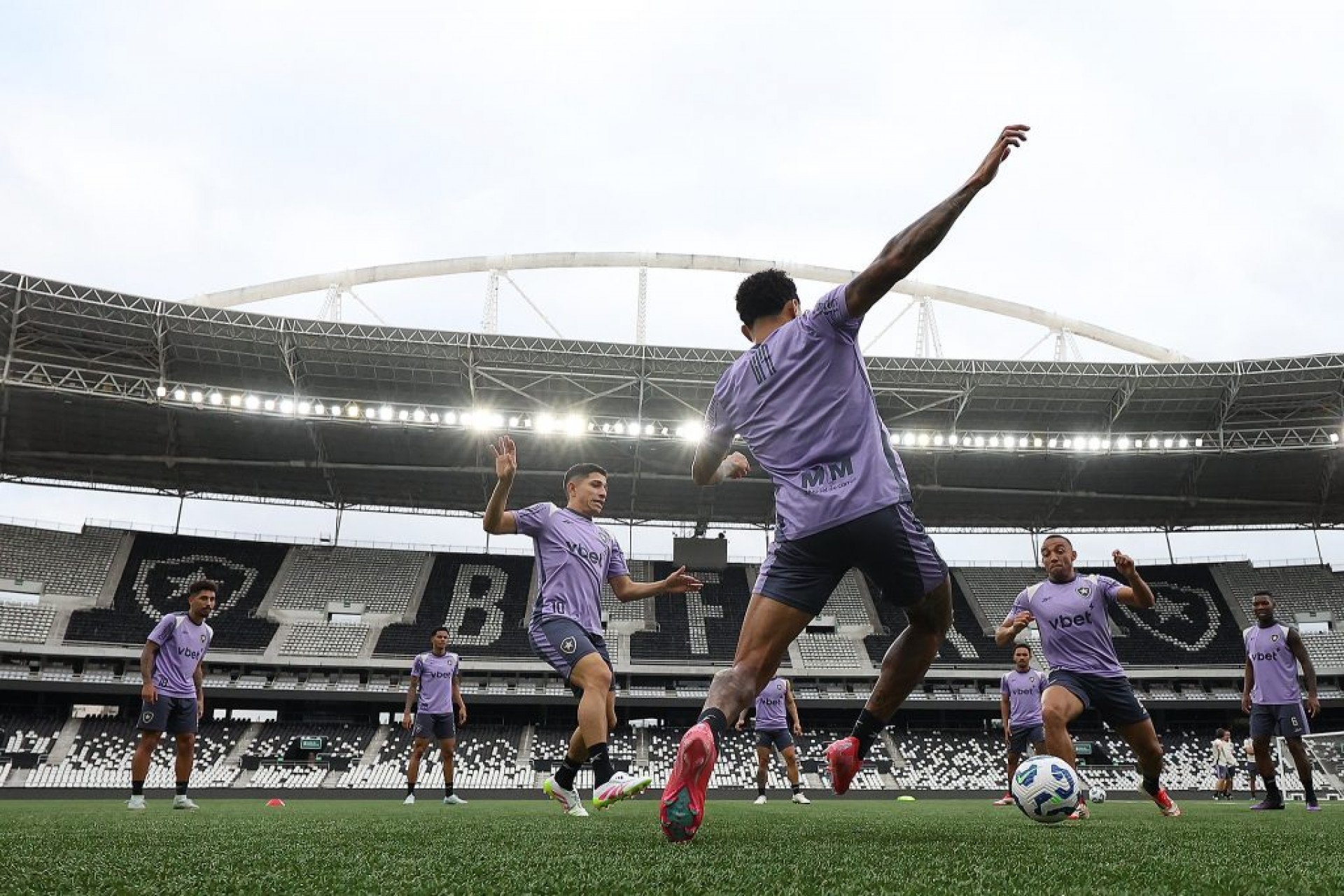 Glorioso entra em campo nesta quarta (30), no Nilton Santos, para dar o primeiro passo em busca de um troféu que ainda falta na galeria