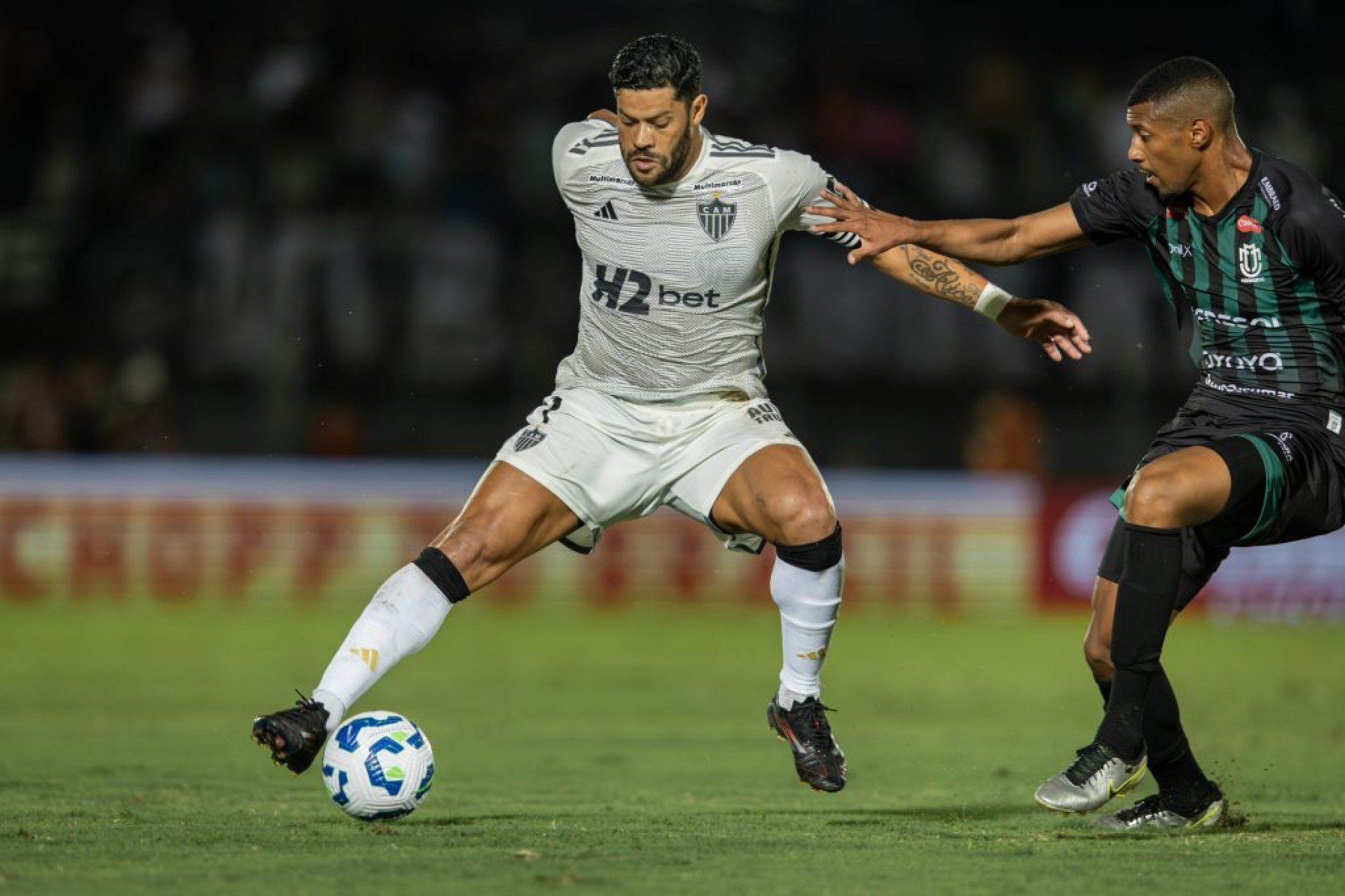 Atlético-MG sofre no interior do Paraná, mas arranca empate contra time da série C