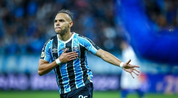Braithwaite, atacante, celebra gol pelo Grêmio