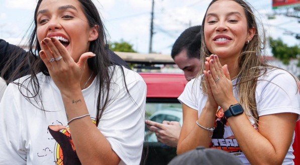 Renata e Eva chegam em Fortaleza