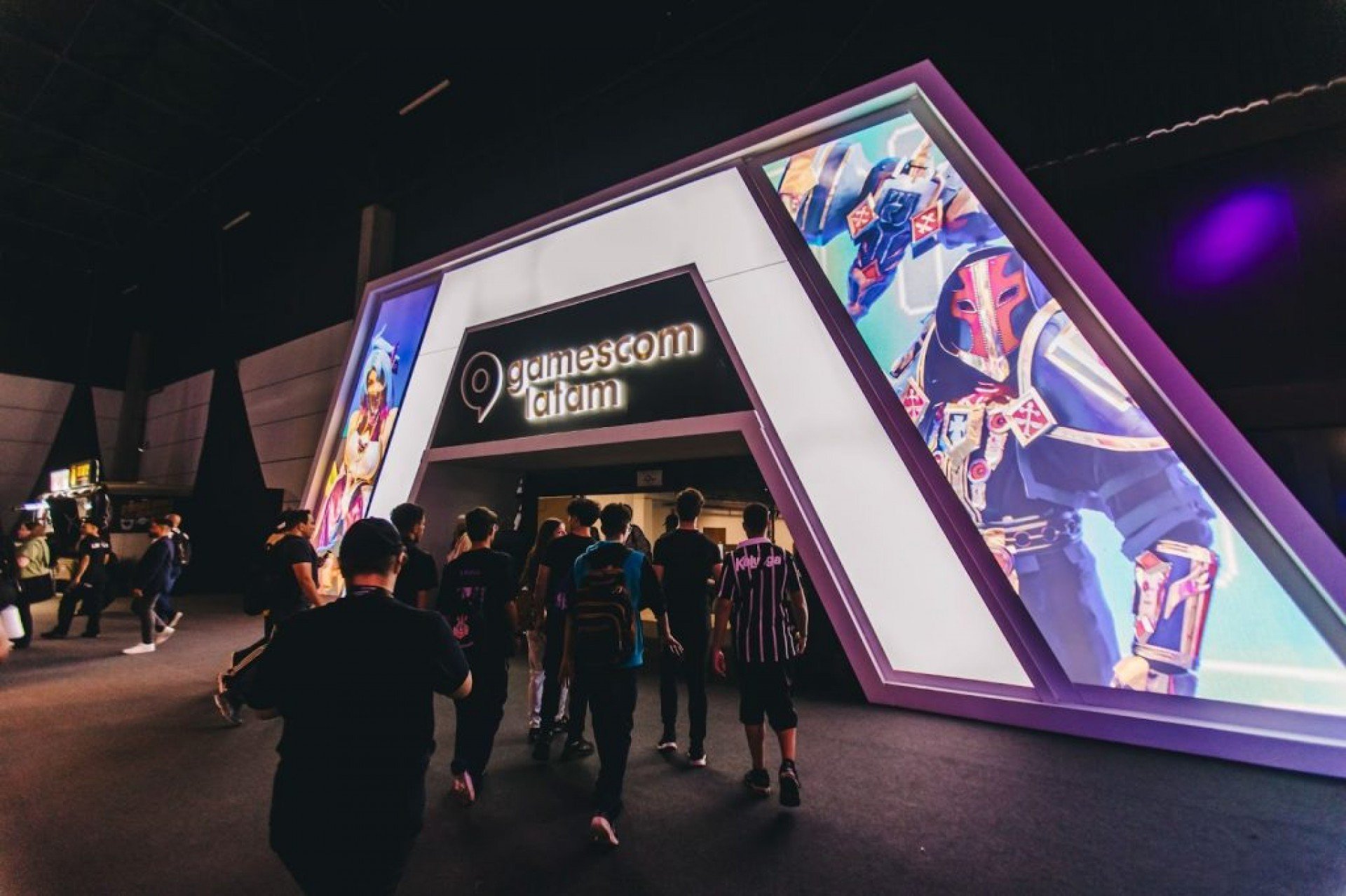 A programação da segunda edição da gamescom latam traz a presença de mais 40 publishers, anúncios, lançamentos, trailers, meet & greets, cosplays, campeonatos de e-sports, painéis e muito mais
