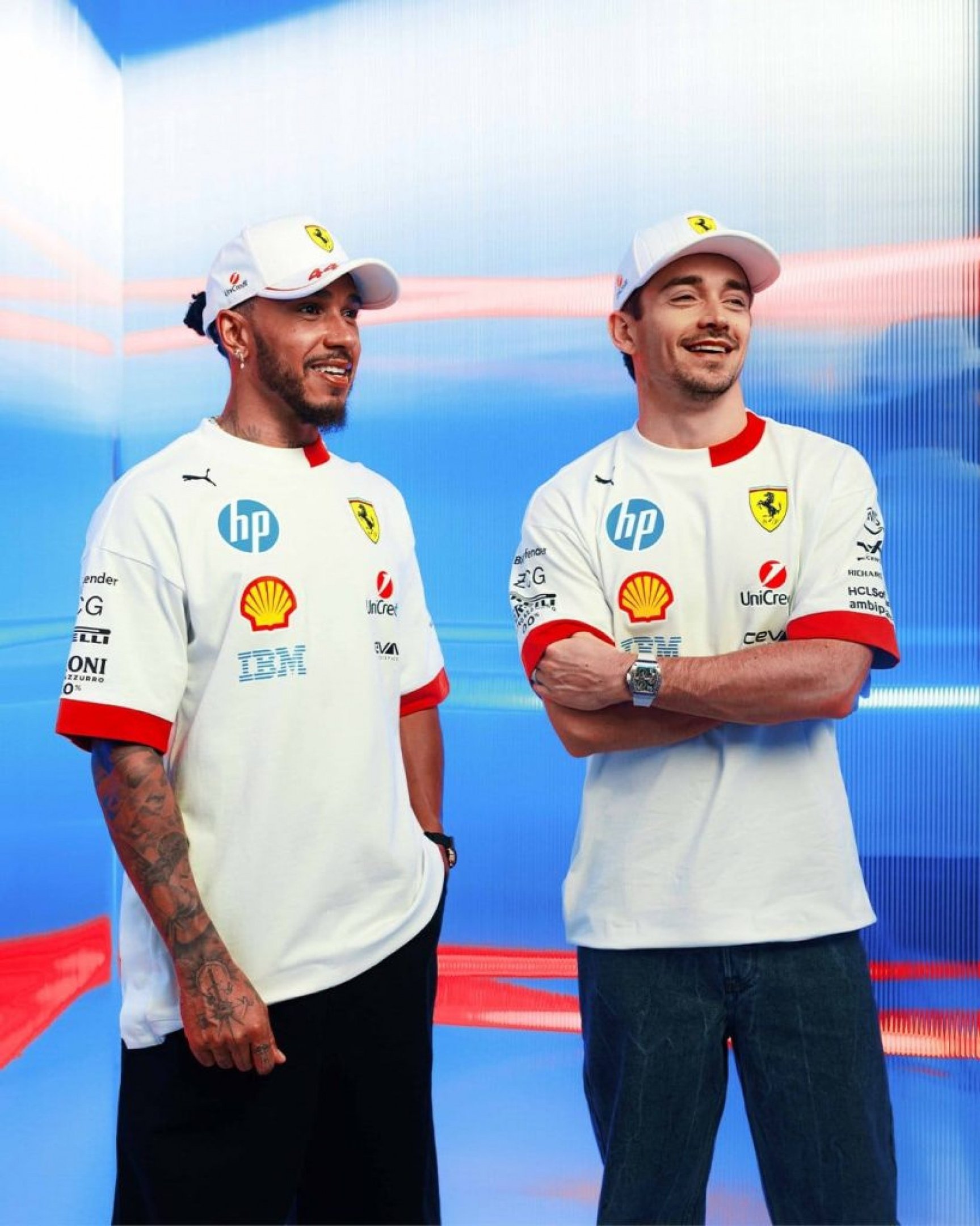 Uniforme novo e mistério no ar: a Ferrari lançou sua coleção especial para o GP de Miami e levantou suspeitas de um visual inédito no carro.