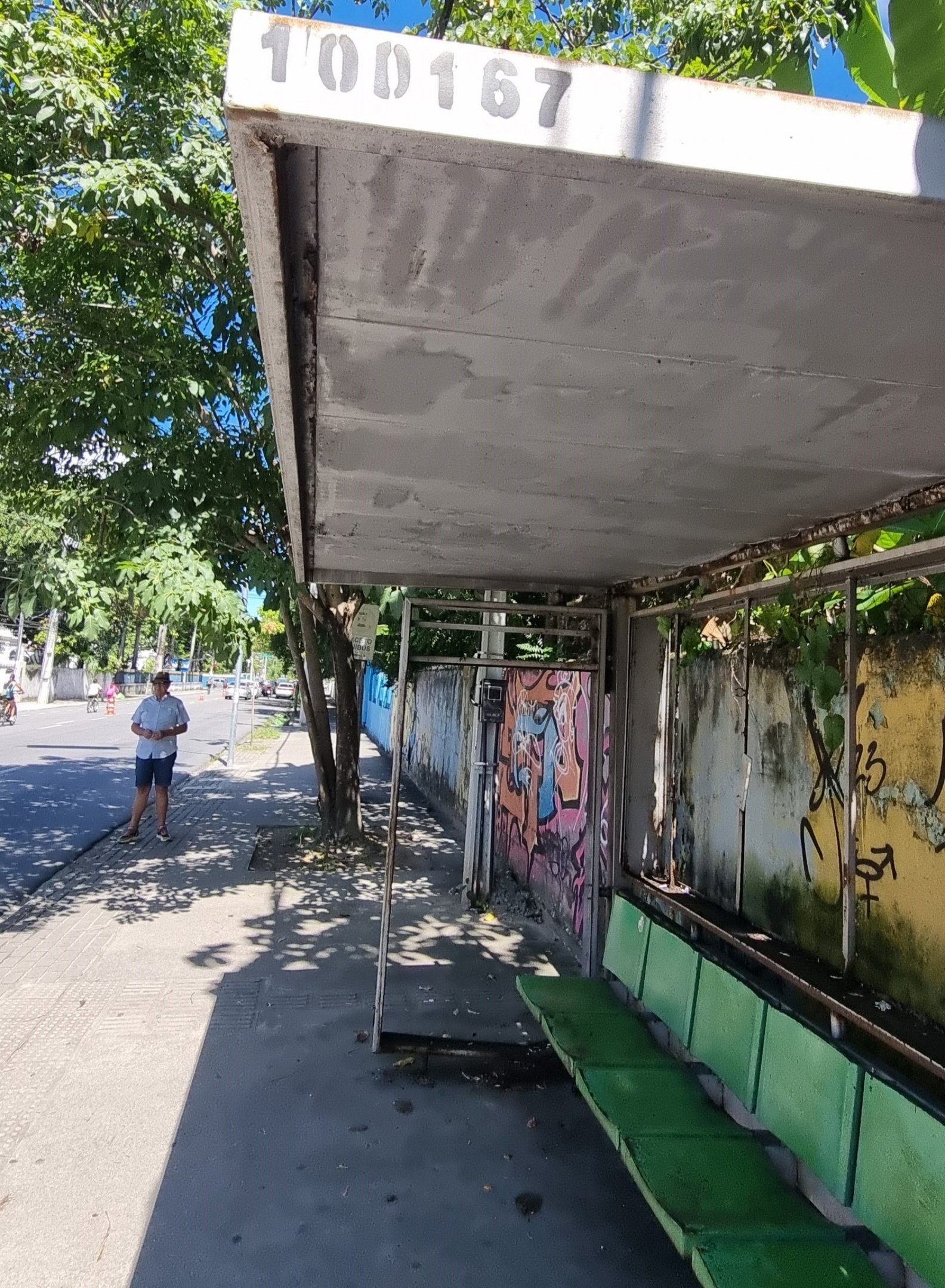 Voz do Leitor, 03/05: Paradas de ônibus destruídas e sem manutenção