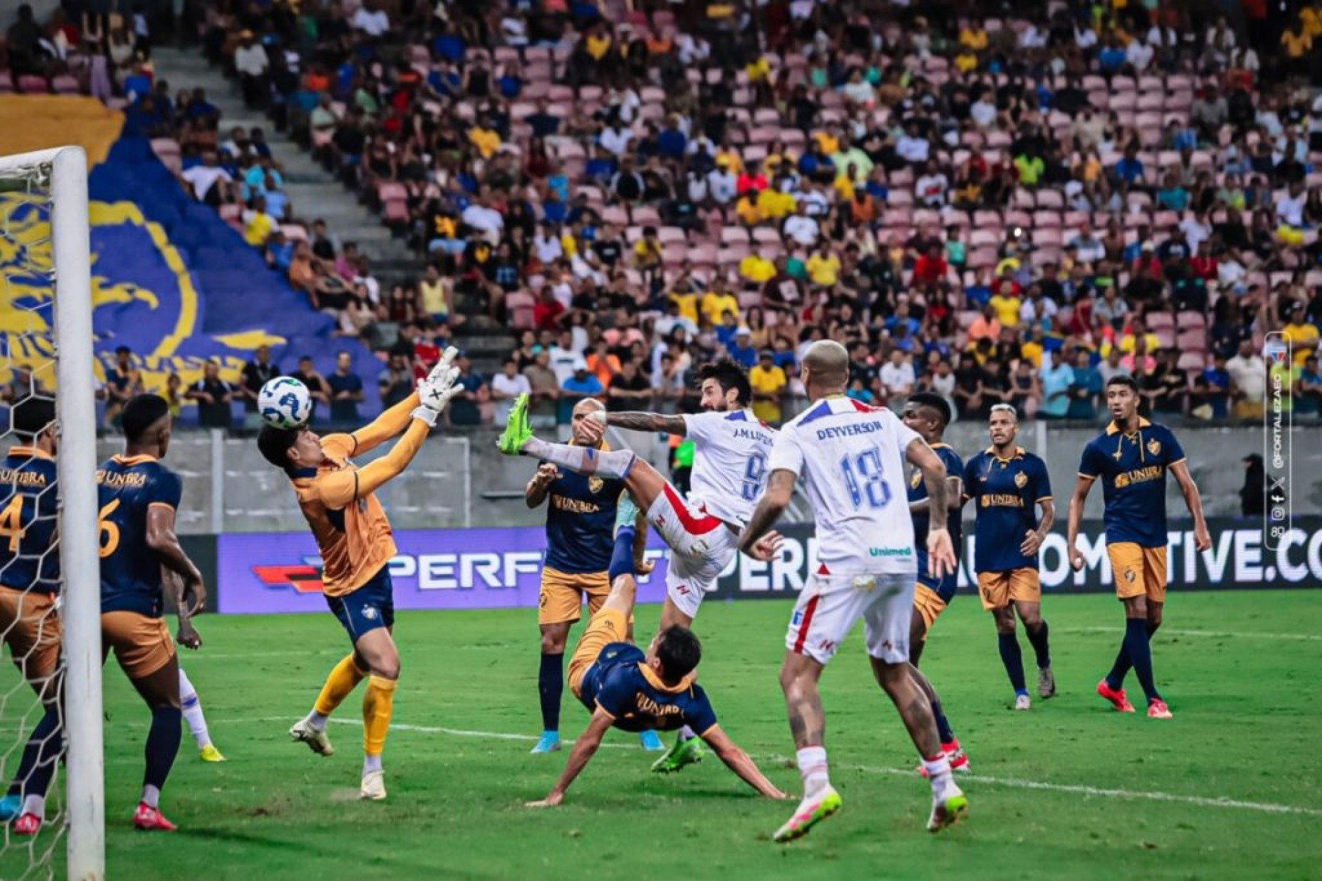 O Fortaleza completou um mês sem vencer após empatar com a equipe do Retrô-PE, na Arena Pernambuco, na noite desta terça-feira (29). Apesar do resultado ruim, o clube conseguiu criar jogadas. Mas precisou contar com o atacante Lucero, que conseguiu empatar a partida em um lance difícil. Destaque Lucero – O atacante não vinha em [&amp;#8230;]