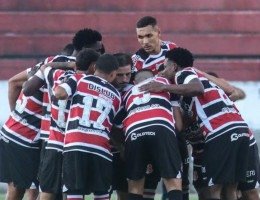 Jogadores do Santa Cruz antes do jogo contra o Horizonte-CE