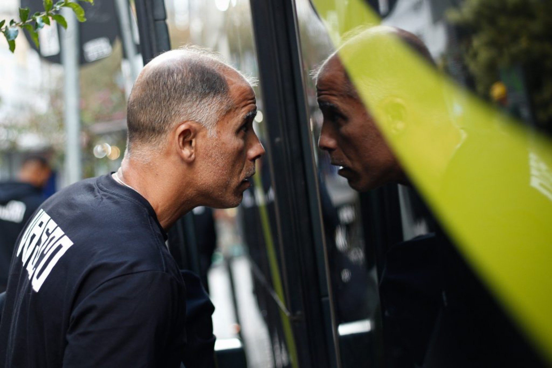 Em Ponta Grossa, Vasco sofre com campo irregular, começa dominando, mas cede empate ao Operário após queda de rendimento e postura defensiva excessiva.