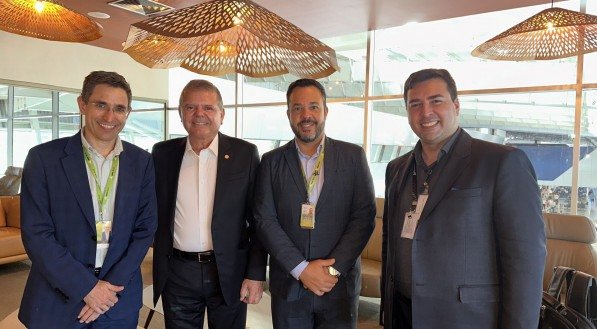 Joaquin Rodrigues, diretor da Aena Brasil, desembargador Ricardo Paes Barreto, Diogo Moretti, diretor do Aeroporto do Recife, e Fábio Freitas, da W Premium Lounge, na visita de desembargadores do TJPE ao Aeroporto dos Guararapes