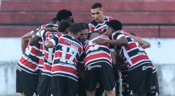 Jogadores do Santa Cruz antes do jogo contra o Horizonte-CE