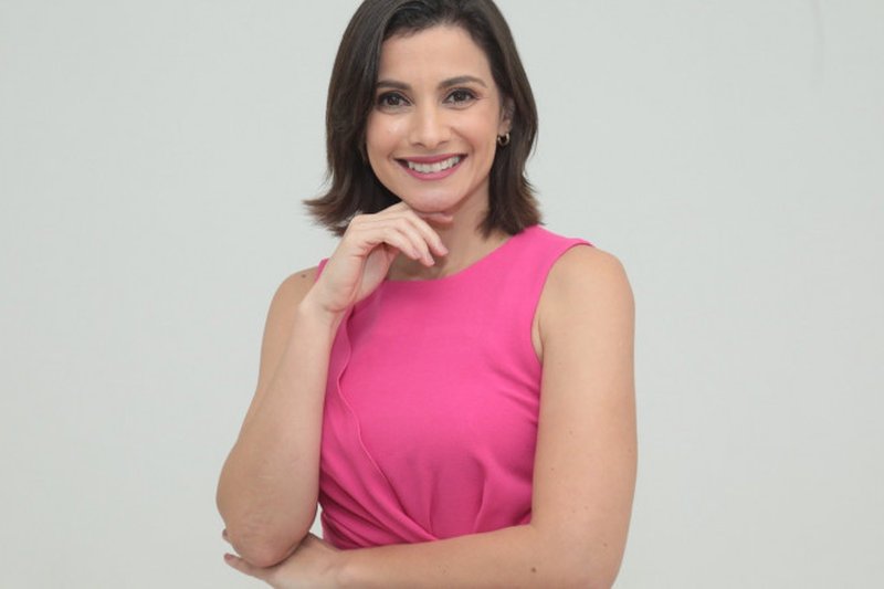 Anne Barretto, apresentadora do programa "O Povo na TV"