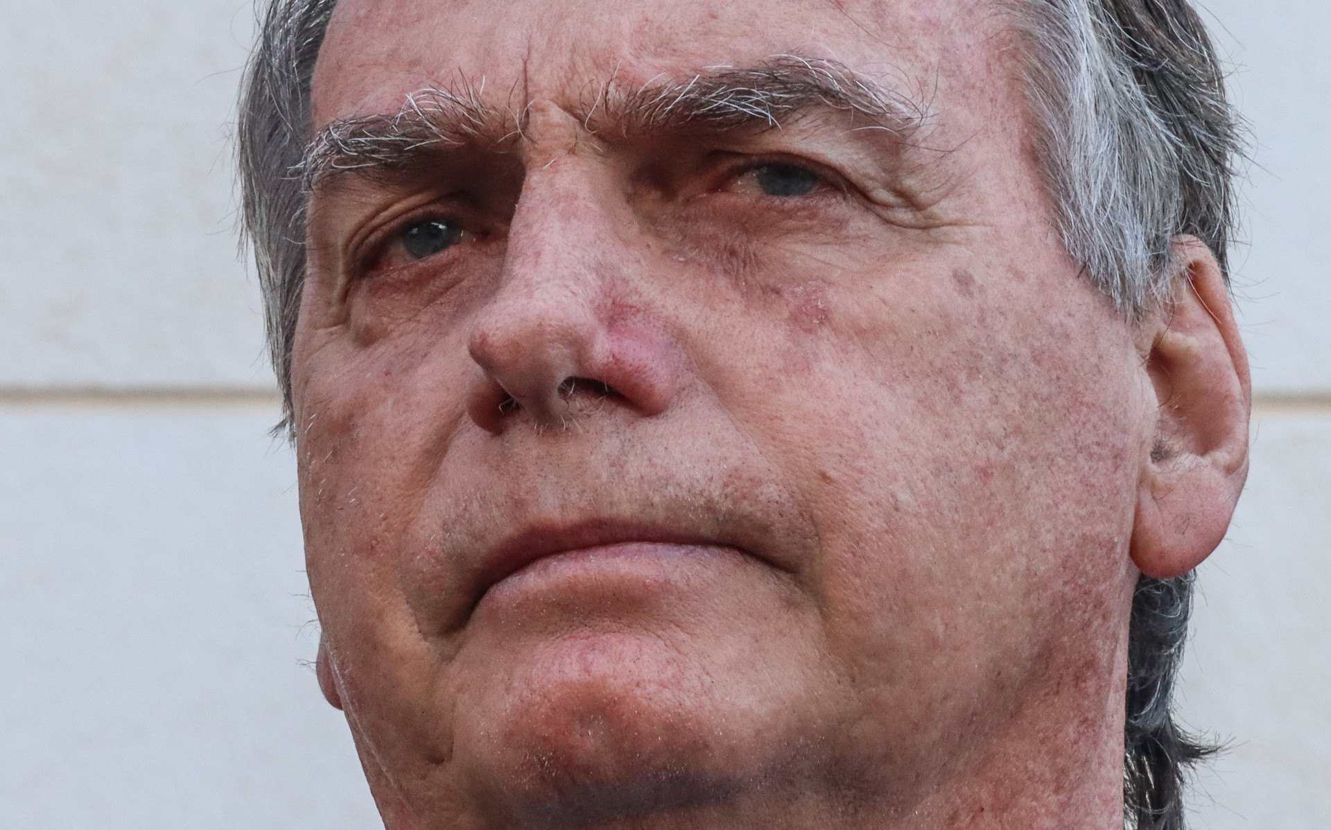 Bolsonaro passa mal, cancela compromissos em Goiás e retorna a Brasília