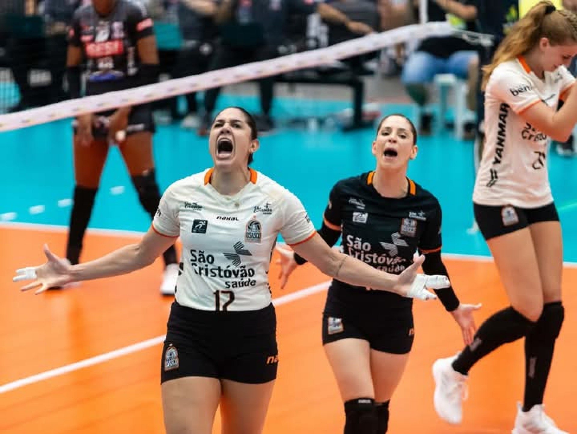 As equipes se enfrentram pela terceira vez em finais na temporada.
