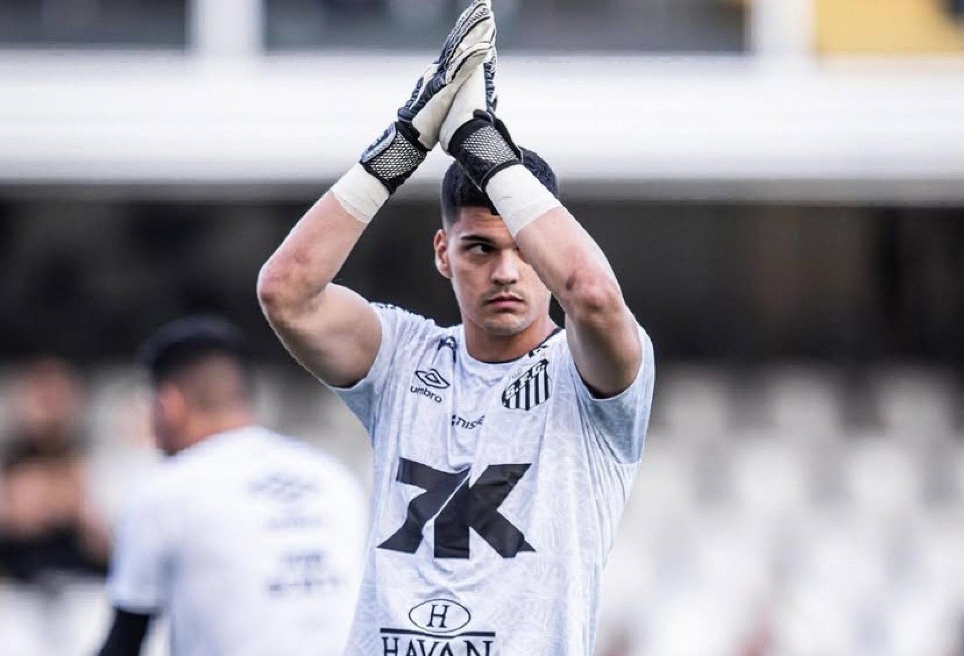 Santos empata com CRB graças a pênalti defendido por Brazão no fim