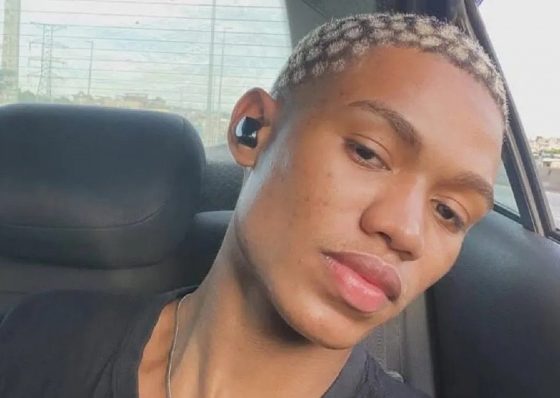 Jovem de 17 anos é morto a tiros pela PM a caminho do trabalho no Rio