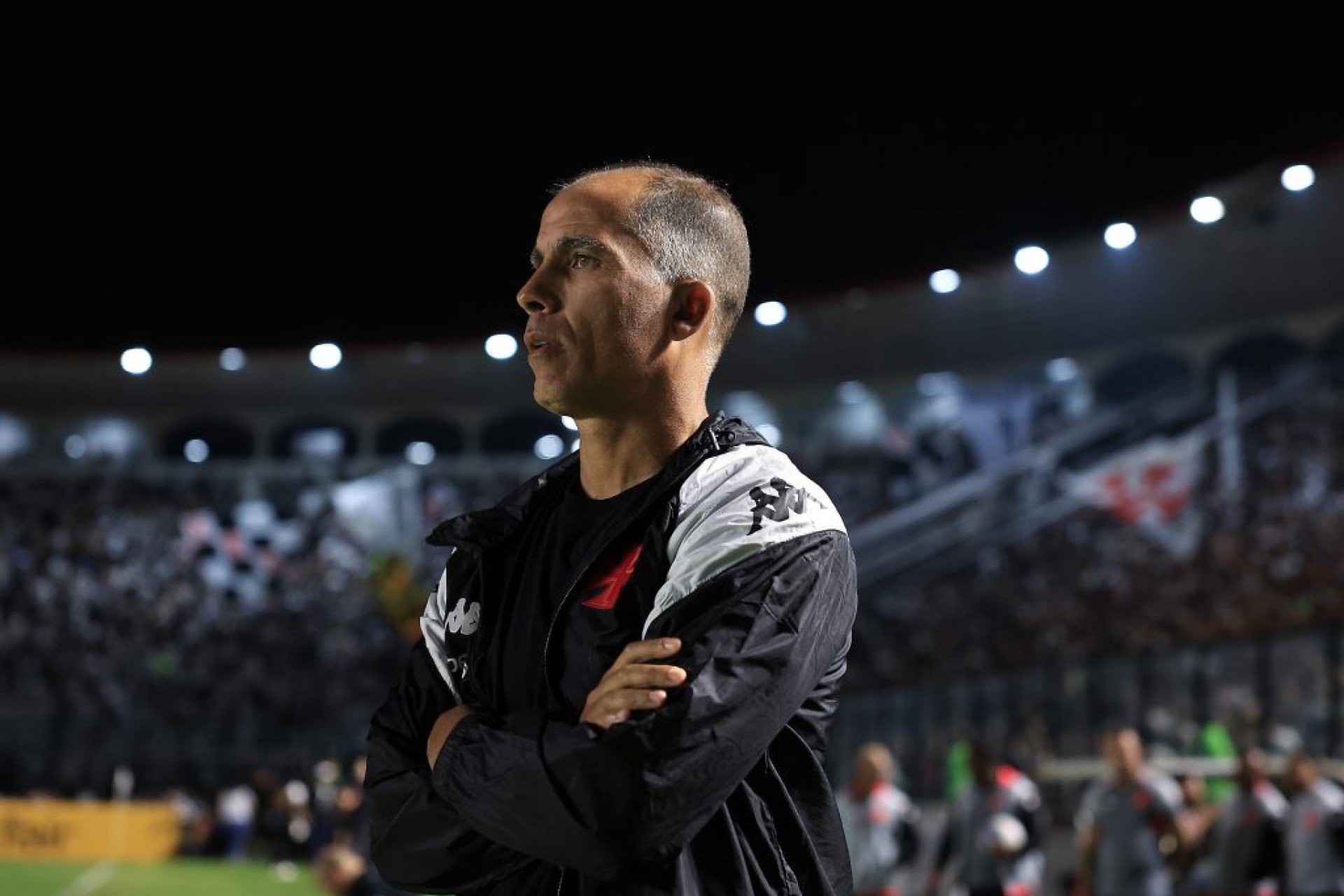 Técnico interino retorna ao comando do Vasco com foco na posse de bola e aposta em jovens e nomes em recuperação