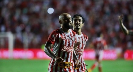 Patrick Allan em comemoração de gol pelo Náutico na última rodada da Copa do Nordeste