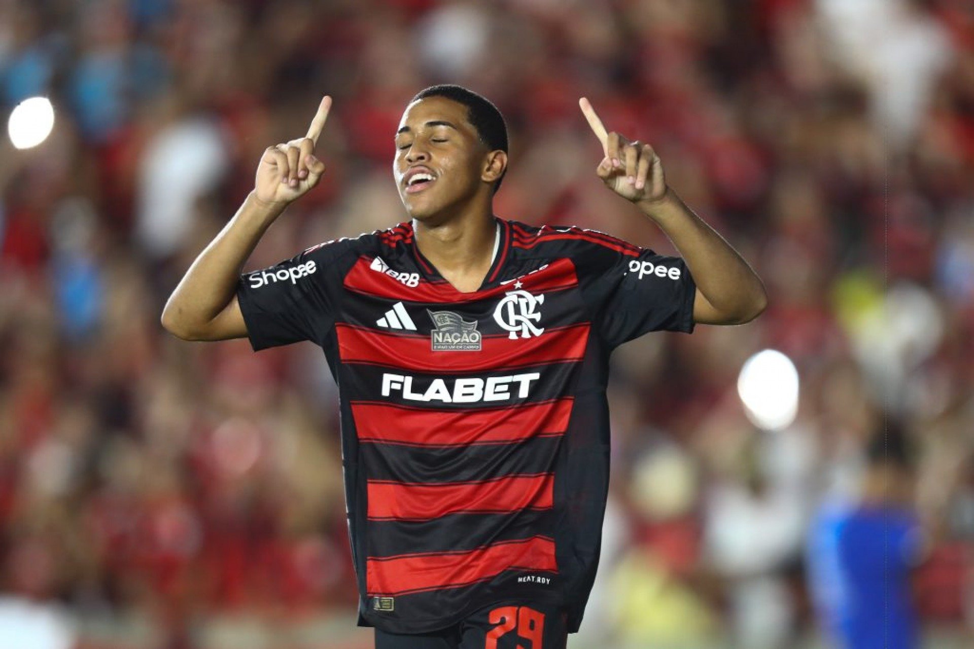 Jovem atacante de 17 anos decidiu para o Flamengo contra o Botafogo-PB.