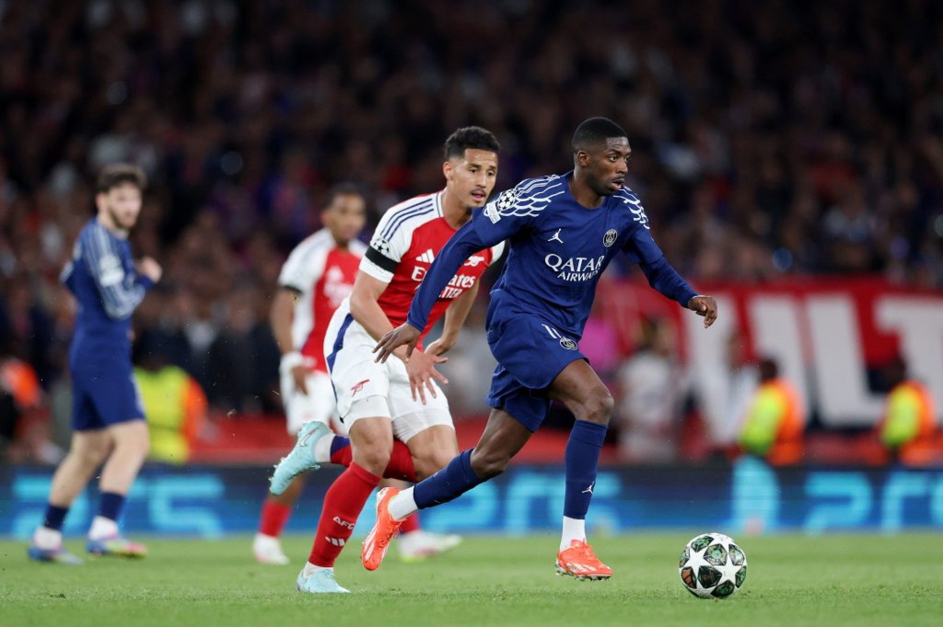 Com lesão na coxa, Dembélé é dúvida para semifinal contra o Arsenal