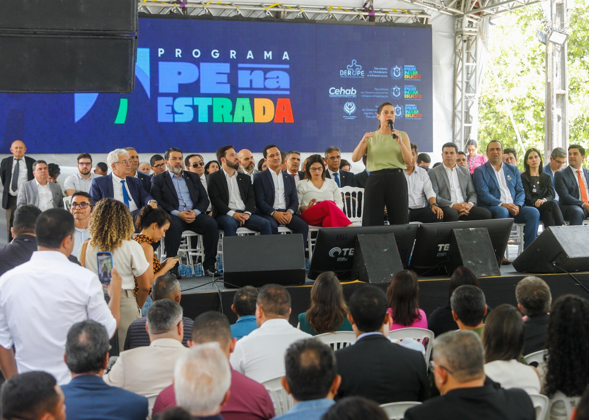 Governadora Raquel Lyra no lançamento do programa PE na Estrada, que tem orçamento de R$ 5 bilhões