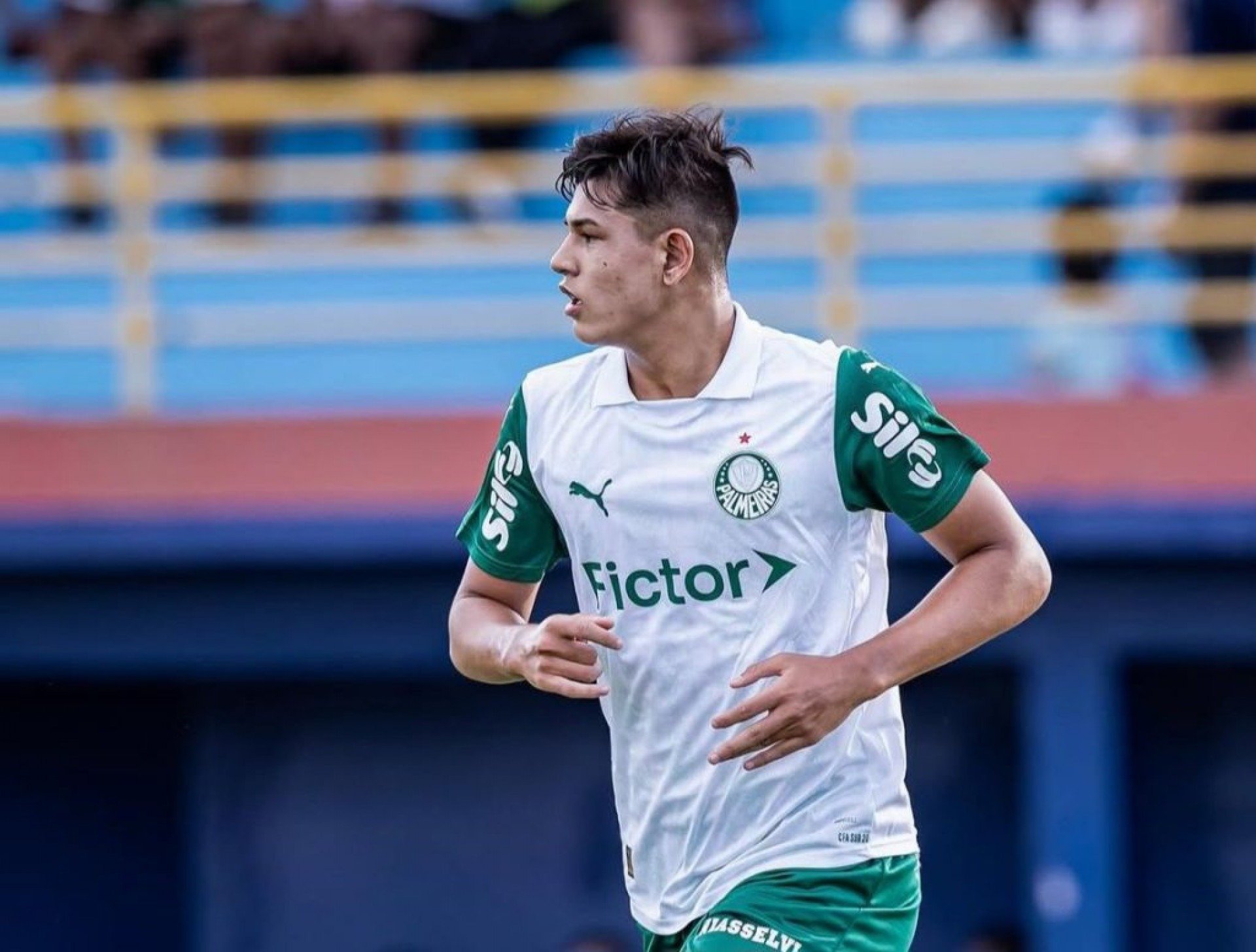 A equipe Sub-20 do Palmeiras estreou no Campeonato Paulista da categoria com vitória, fora de casa, sobre o Suzano por 4 a 2. O atacante Rodrigo Haruki falou sobre a conquista dos tres pontos. Haruki destacou a boa estreia do Palmeiras atuando fora de casa, elogiou a entrega e a dedicação da equipe e afirmou [&amp;#8230;]