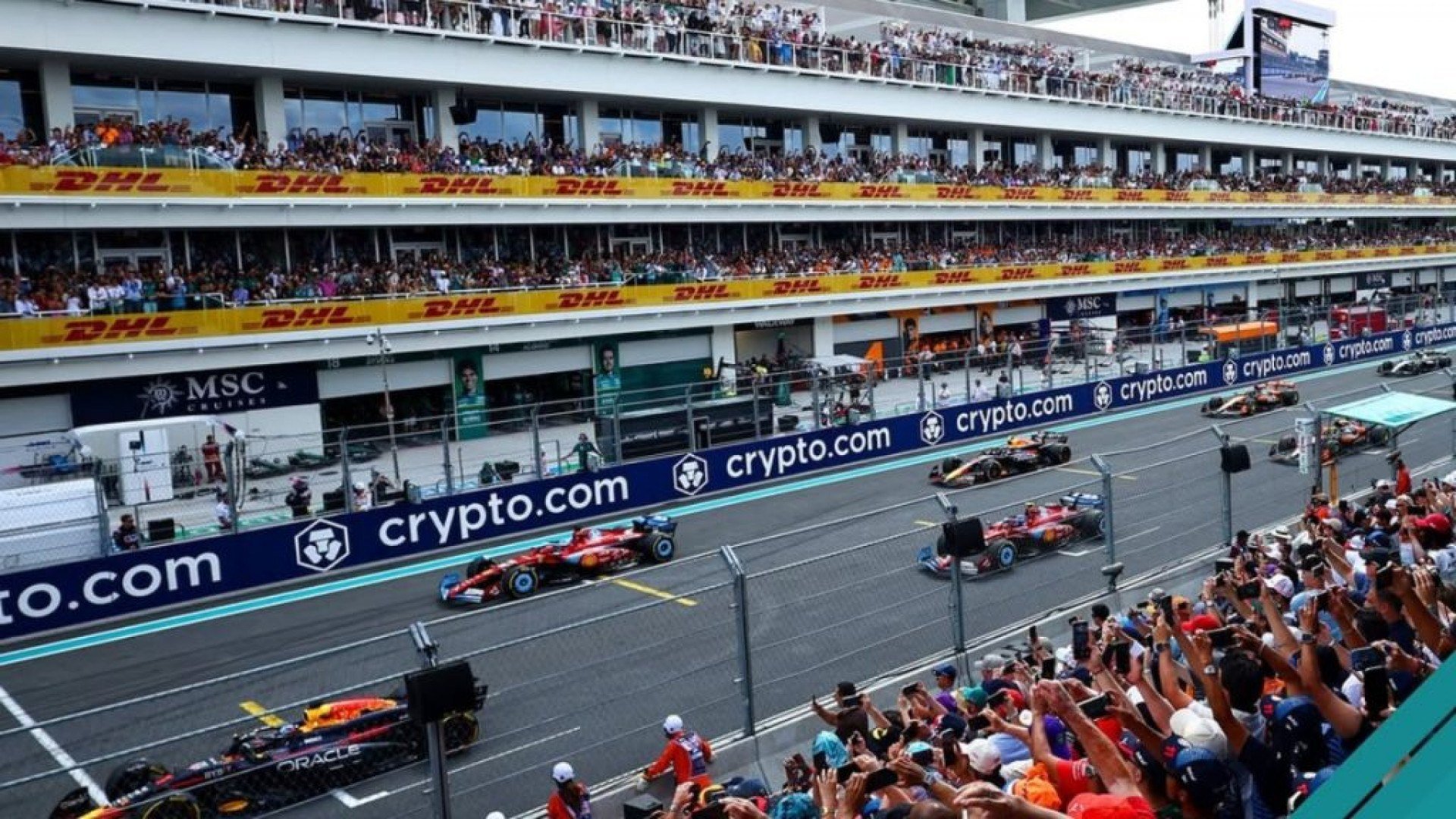 O GP de Miami 2025 promete um fim de semana eletrizante, reunindo provas da Fórmula 1, Fórmula 2 e F1 Academy no circuito urbano da cidade. Com uma programação intensa e diversidade de categorias, o evento celebra o automobilismo em alto nível, destacando tanto os grandes nomes da F1 quanto os talentos em ascensão das categorias de base.