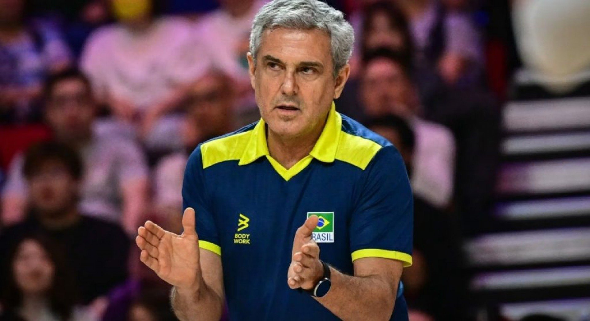 O técnico da seleção brasileira feminina de vôlei, José Roberto Guimarães, expressou pesar pela decisão de veteranas como Natália, Camila Brait e Dani Lins em não defenderem mais o Brasil nas competições internacionais. Presente na final da Superliga Feminina, em que Osasco/São Cristóvão Saúde venceu o Sesi Bauru por 3 sets a 1, Zé Roberto [&amp;#8230;]