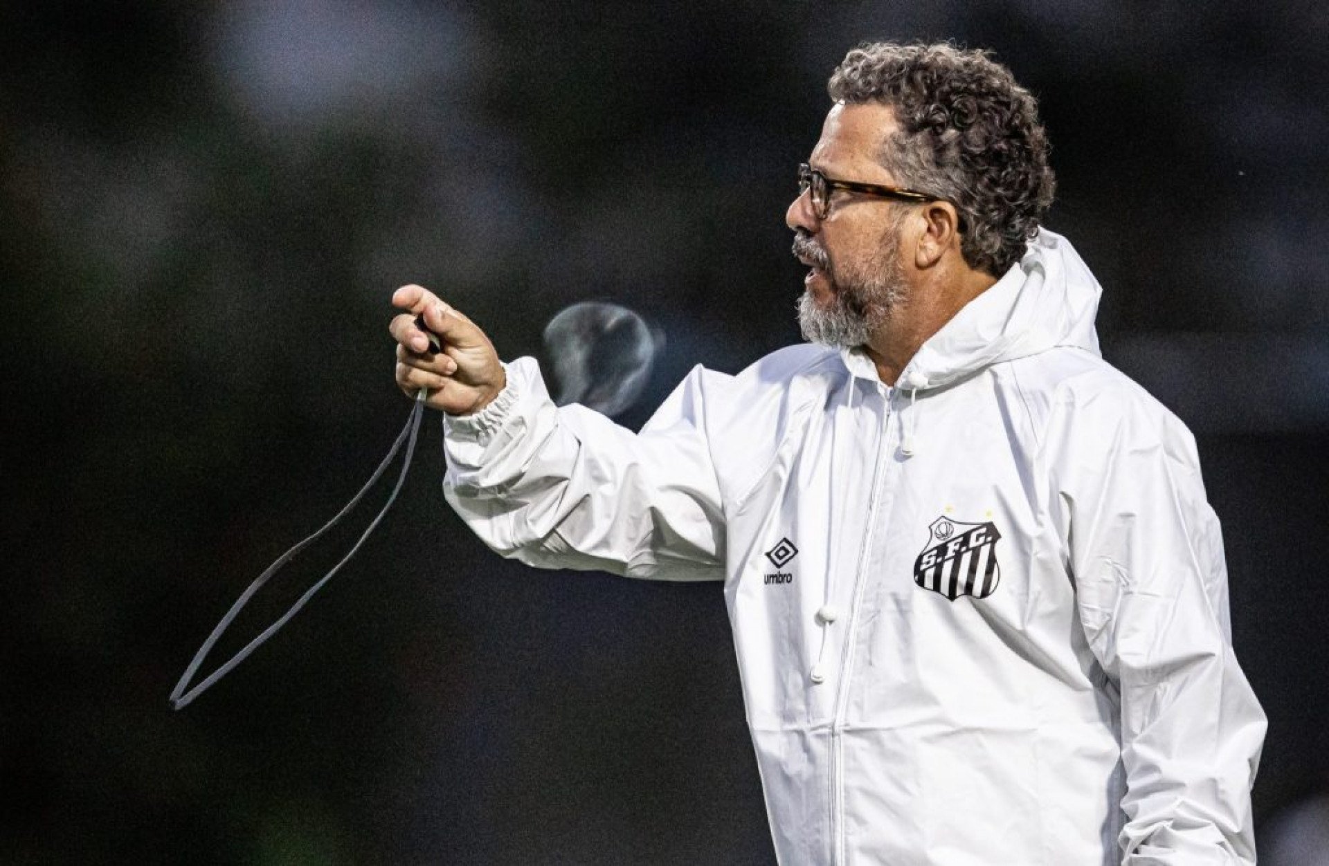 Cléber Xavier estreia no comando do Santos com empate contra o CRB.
