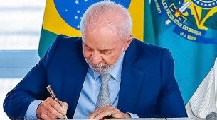 Lula sancionou, neste sábado (3), o projeto de lei que torna a Política Nacional Aldir Blanc permanente e destina R$ 15 bilhões a Estados e municípios