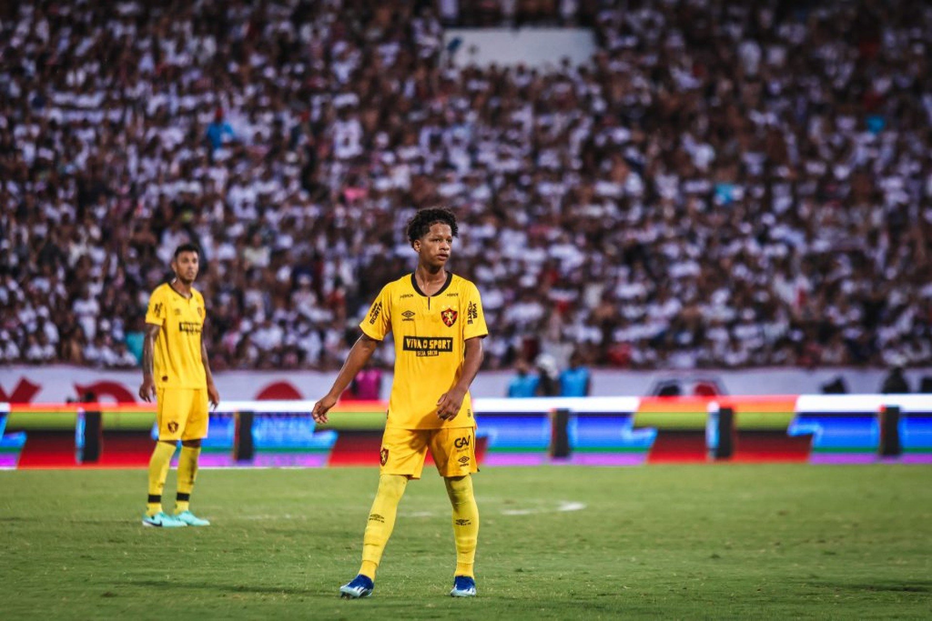 Joia rubro-negra vem chamando a atenção de clubes do exterior. Recentemente, ele teve o vínculo ampliado até 2028 e o aumento da multa rescisória.